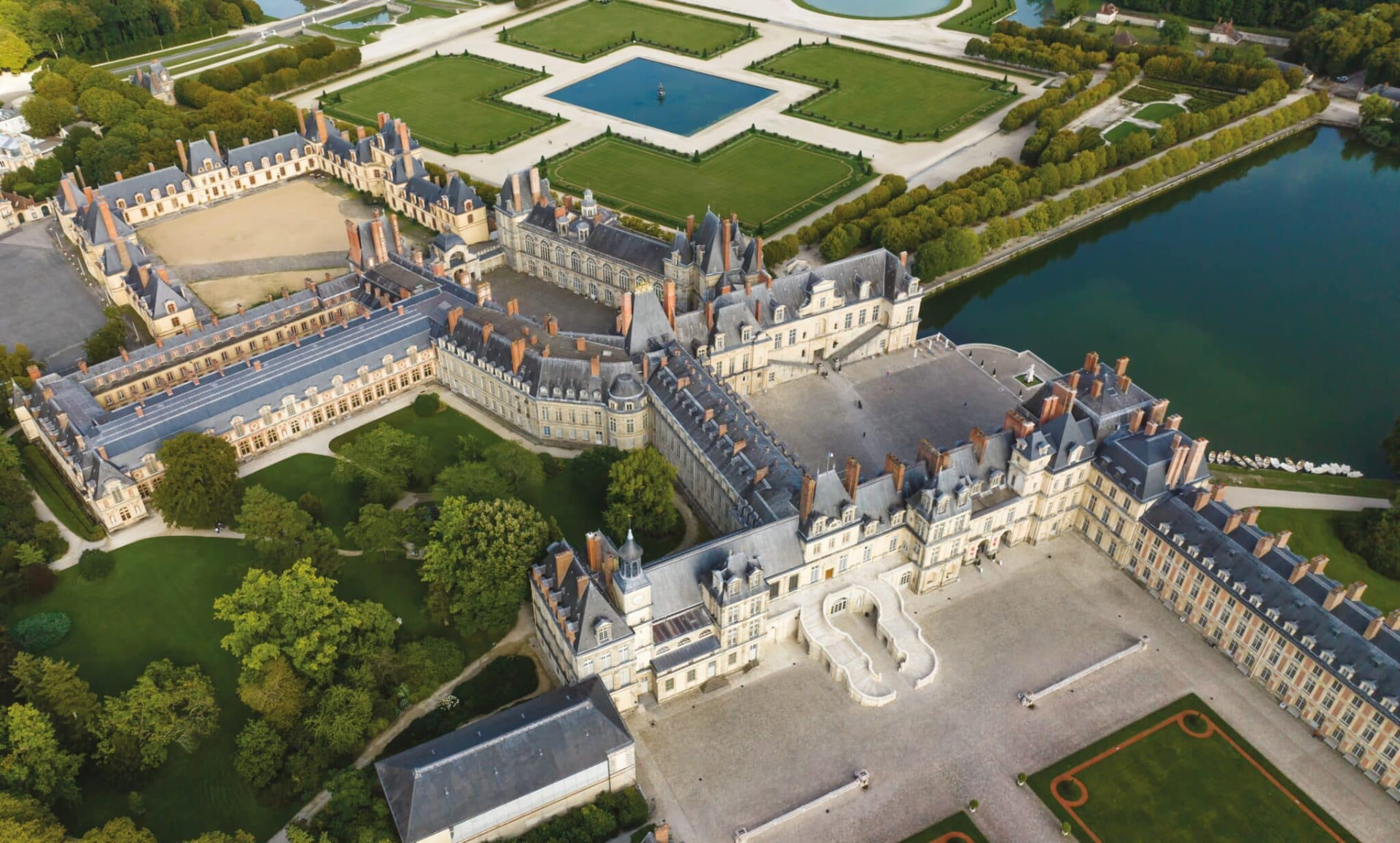 Luftaufnahme des Schlosses von Fontainebleau
